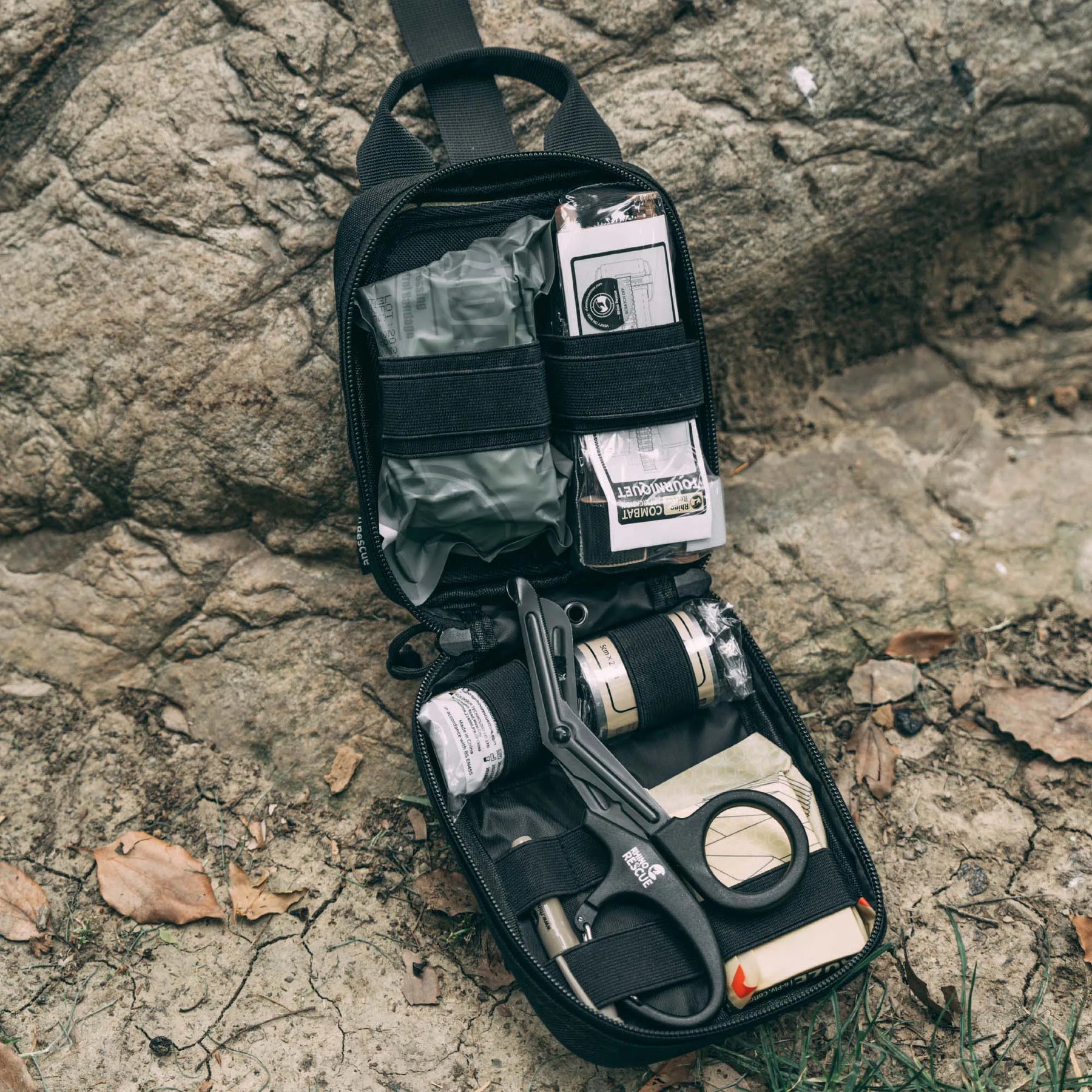 Kit de trauma de sobrevivência rinoceronte edc ifak, bolsa tática molle com torniquetes de metal, bandagem, vedação de peito para acampamento, caminhadas