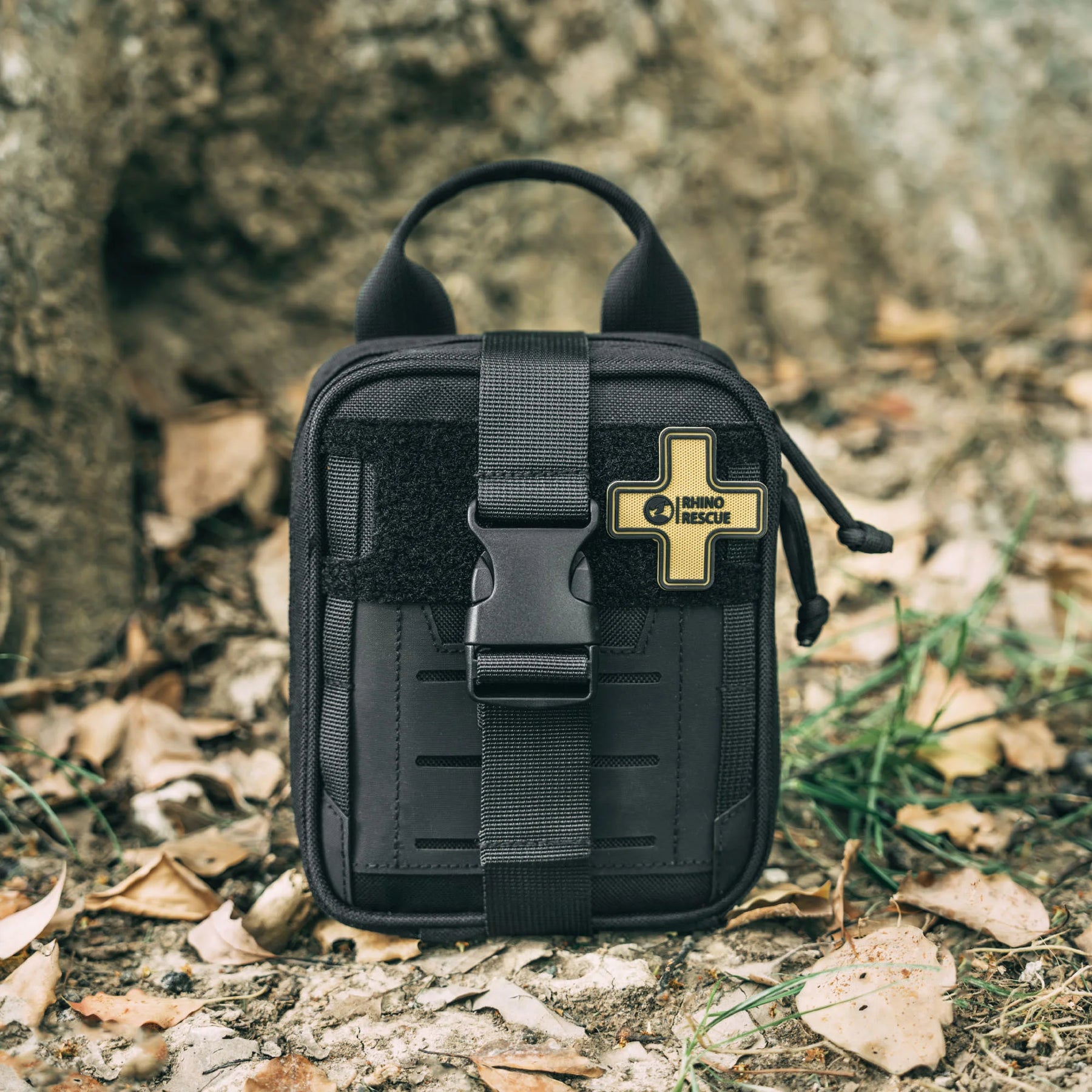 Kit de trauma de sobrevivência rinoceronte edc ifak, bolsa tática molle com torniquetes de metal, bandagem, vedação de peito para acampamento, caminhadas