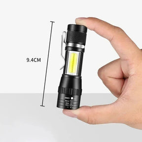 Lanterna Tática Recarregável USB com Zoom de Longo Alcance