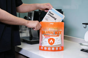 Kit de queimaduras de ressaco de rinoceronte, 4 peças de curativos de queimadura 4x4”, 8 pacotes de gel de queimadura 3,5g, 4 peças de almofadas de queimadura, kit de primeiros socorros, resfriamento e calmante